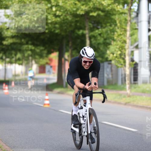 10.08.2025 - GEWOBA Citytriathlon Bremen Yannick Fuchs http://msf.ph/oto/8543650 10.08.2025 10:50:24 Radfahren 97, 161, 389, 406, 409, 426, 428 meine-sportfotos.de