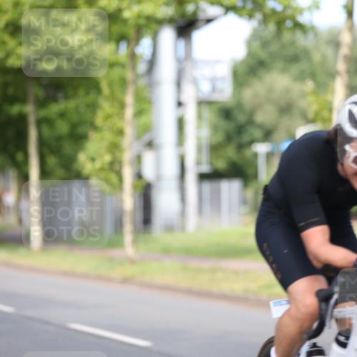 10.08.2025 - GEWOBA Citytriathlon Bremen Yannick Fuchs http://msf.ph/oto/8543660 10.08.2025 10:50:24 Radfahren 97, 161, 389, 406, 409, 426, 428 meine-sportfotos.de