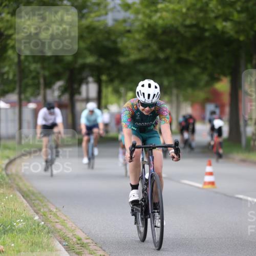 10.08.2025 - GEWOBA Citytriathlon Bremen Yannick Fuchs http://msf.ph/oto/8543666 10.08.2025 12:51:40 Radfahren 556, 575, 680, 822, 855 meine-sportfotos.de