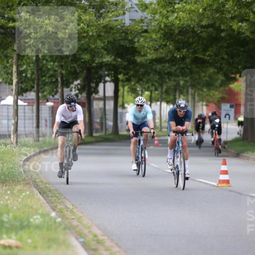 10.08.2025 - GEWOBA Citytriathlon Bremen Yannick Fuchs http://msf.ph/oto/8543670 10.08.2025 12:51:41 Radfahren 556, 575, 680, 822, 855 meine-sportfotos.de