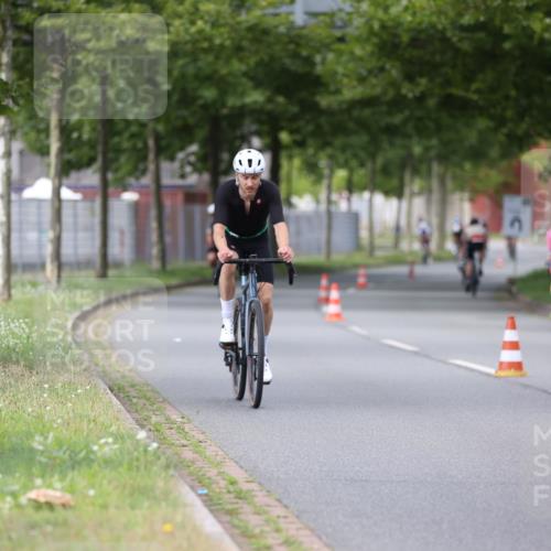 10.08.2025 - GEWOBA Citytriathlon Bremen Yannick Fuchs http://msf.ph/oto/8543695 10.08.2025 12:51:56 Radfahren 604, 664, 680, 973, 977, 1017 meine-sportfotos.de