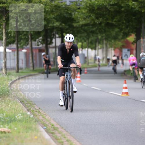 10.08.2025 - GEWOBA Citytriathlon Bremen Yannick Fuchs http://msf.ph/oto/8543701 10.08.2025 12:51:56 Radfahren 604, 664, 680, 973, 977, 1017 meine-sportfotos.de