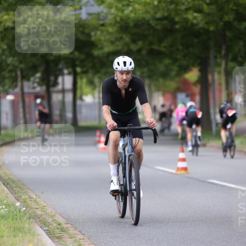 10.08.2025 - GEWOBA Citytriathlon Bremen Yannick Fuchs http://msf.ph/oto/8543705 10.08.2025 12:51:57 Radfahren 604, 664, 680, 738, 973, 977, 1017 meine-sportfotos.de