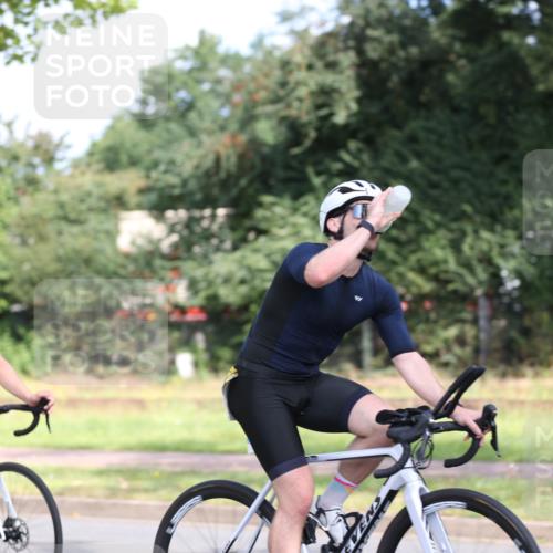 10.08.2025 - GEWOBA Citytriathlon Bremen Yannick Fuchs http://msf.ph/oto/8543715 10.08.2025 10:52:15 Radfahren 137, 349, 355, 390, 392, 394, 479 meine-sportfotos.de