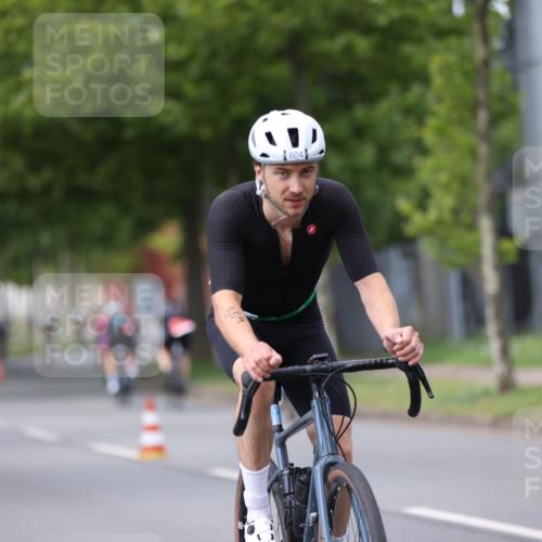 10.08.2025 - GEWOBA Citytriathlon Bremen Yannick Fuchs http://msf.ph/oto/8543716 10.08.2025 12:51:57 Radfahren 604, 664, 680, 738, 973, 977, 1017 meine-sportfotos.de
