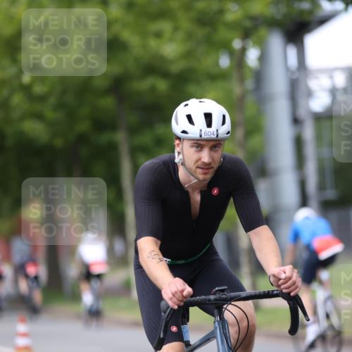 10.08.2025 - GEWOBA Citytriathlon Bremen Yannick Fuchs http://msf.ph/oto/8543720 10.08.2025 12:51:58 Radfahren 604, 664, 708, 738, 973, 977, 1017 meine-sportfotos.de