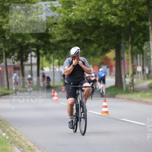 10.08.2025 - GEWOBA Citytriathlon Bremen Yannick Fuchs http://msf.ph/oto/8543724 10.08.2025 12:52:01 Radfahren 604, 664, 708, 738, 905, 973, 977, 1017 meine-sportfotos.de