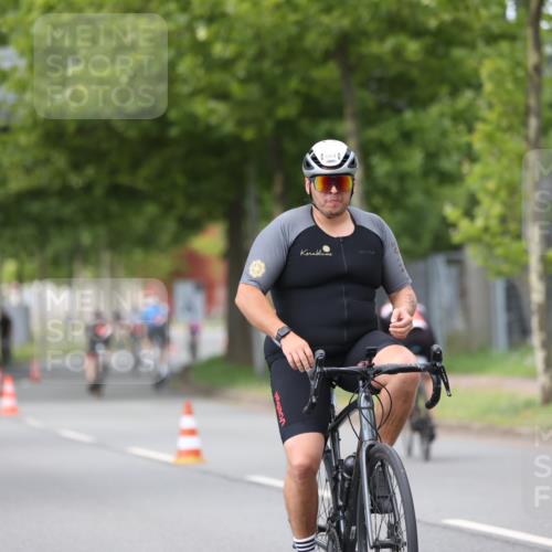 10.08.2025 - GEWOBA Citytriathlon Bremen Yannick Fuchs http://msf.ph/oto/8543729 10.08.2025 12:52:02 Radfahren 604, 664, 708, 738, 905, 973, 977, 1017 meine-sportfotos.de