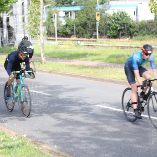 10.08.2025 - GEWOBA Citytriathlon Bremen Yannick Fuchs http://msf.ph/oto/8543734 10.08.2025 10:52:29 Radfahren 43, 137, 349, 354, 355, 390, 392, 394, 479, 491, 504 meine-sportfotos.de