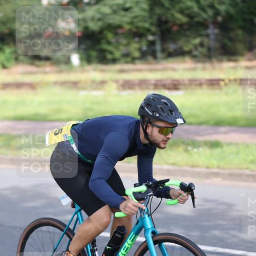 10.08.2025 - GEWOBA Citytriathlon Bremen Yannick Fuchs http://msf.ph/oto/8543740 10.08.2025 10:52:30 Radfahren 43, 137, 349, 354, 355, 390, 392, 479, 491, 504 meine-sportfotos.de