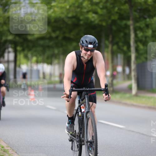 10.08.2025 - GEWOBA Citytriathlon Bremen Yannick Fuchs http://msf.ph/oto/8543761 10.08.2025 12:52:08 Radfahren 604, 664, 708, 738, 891, 905, 973, 977, 1017, 1037 meine-sportfotos.de