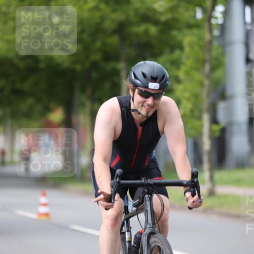 10.08.2025 - GEWOBA Citytriathlon Bremen Yannick Fuchs http://msf.ph/oto/8543768 10.08.2025 12:52:08 Radfahren 604, 664, 708, 738, 891, 905, 973, 977, 1017, 1037 meine-sportfotos.de
