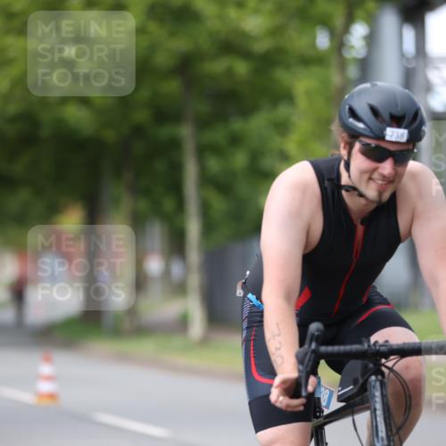 10.08.2025 - GEWOBA Citytriathlon Bremen Yannick Fuchs http://msf.ph/oto/8543771 10.08.2025 12:52:09 Radfahren 664, 708, 738, 891, 905, 973, 977, 1017, 1037 meine-sportfotos.de