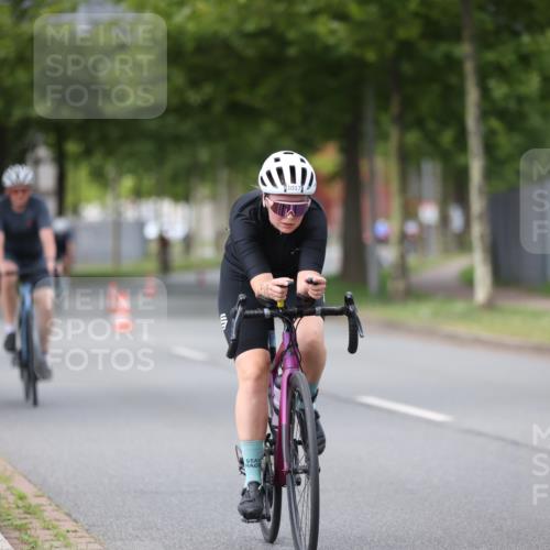 10.08.2025 - GEWOBA Citytriathlon Bremen Yannick Fuchs http://msf.ph/oto/8543775 10.08.2025 12:52:10 Radfahren 664, 708, 738, 891, 905, 973, 977, 1017, 1037 meine-sportfotos.de