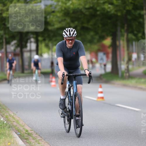 10.08.2025 - GEWOBA Citytriathlon Bremen Yannick Fuchs http://msf.ph/oto/8543785 10.08.2025 12:52:11 Radfahren 664, 708, 738, 891, 905, 973, 977, 1017, 1037 meine-sportfotos.de