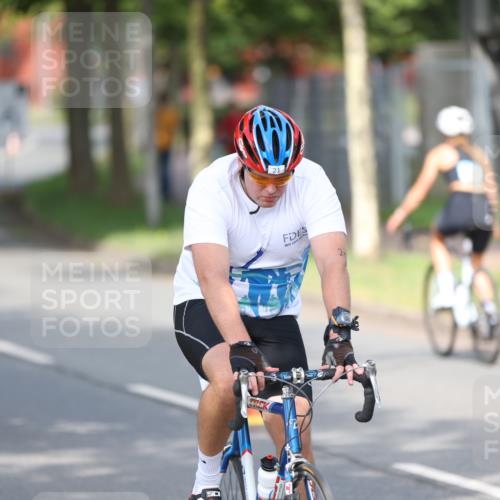 10.08.2025 - GEWOBA Citytriathlon Bremen Yannick Fuchs http://msf.ph/oto/8543789 10.08.2025 10:52:47 Radfahren 21, 43, 400, 413, 491, 504 meine-sportfotos.de