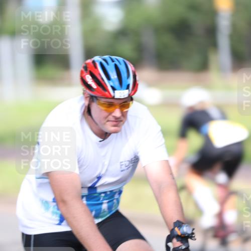 10.08.2025 - GEWOBA Citytriathlon Bremen Yannick Fuchs http://msf.ph/oto/8543791 10.08.2025 10:52:48 Radfahren 21, 43, 400, 413, 491 meine-sportfotos.de