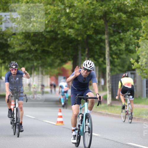 10.08.2025 - GEWOBA Citytriathlon Bremen Yannick Fuchs http://msf.ph/oto/8543804 10.08.2025 12:52:14 Radfahren 599, 603, 701, 708, 738, 858, 891, 905, 973, 977, 1017, 1037 meine-sportfotos.de