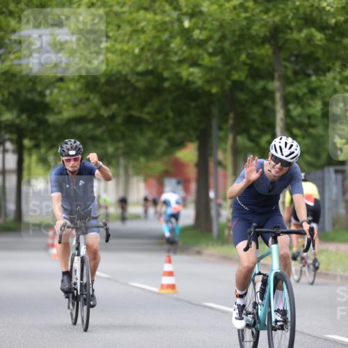 10.08.2025 - GEWOBA Citytriathlon Bremen Yannick Fuchs http://msf.ph/oto/8543807 10.08.2025 12:52:14 Radfahren 599, 603, 701, 708, 738, 858, 891, 905, 973, 977, 1017, 1037 meine-sportfotos.de