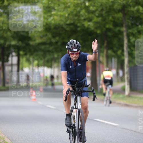 10.08.2025 - GEWOBA Citytriathlon Bremen Yannick Fuchs http://msf.ph/oto/8543817 10.08.2025 12:52:15 Radfahren 599, 603, 701, 708, 738, 834, 858, 891, 905, 973, 977, 1017, 1037 meine-sportfotos.de