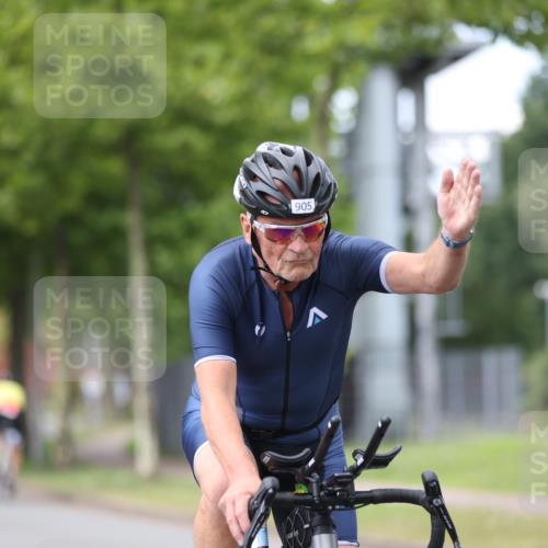 10.08.2025 - GEWOBA Citytriathlon Bremen Yannick Fuchs http://msf.ph/oto/8543829 10.08.2025 12:52:15 Radfahren 599, 603, 701, 708, 738, 834, 858, 891, 905, 973, 977, 1017, 1037 meine-sportfotos.de