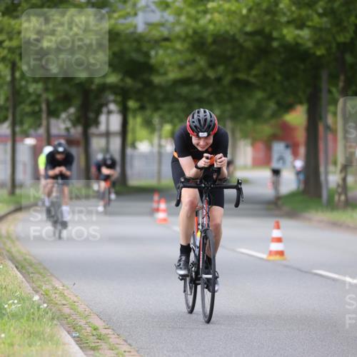 10.08.2025 - GEWOBA Citytriathlon Bremen Yannick Fuchs http://msf.ph/oto/8543851 10.08.2025 12:52:21 Radfahren 599, 603, 639, 701, 708, 738, 834, 858, 891, 905, 1017, 1037 meine-sportfotos.de