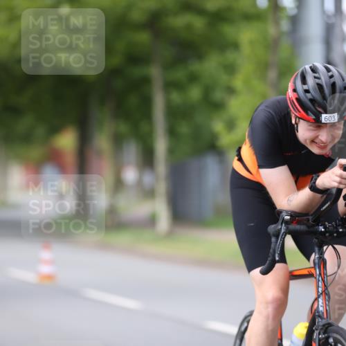 10.08.2025 - GEWOBA Citytriathlon Bremen Yannick Fuchs http://msf.ph/oto/8543860 10.08.2025 12:52:22 Radfahren 599, 603, 639, 701, 708, 738, 834, 858, 891, 905, 1037 meine-sportfotos.de