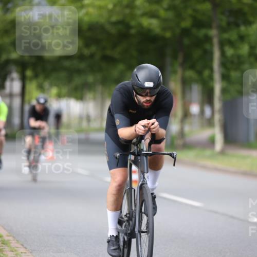 10.08.2025 - GEWOBA Citytriathlon Bremen Yannick Fuchs http://msf.ph/oto/8543867 10.08.2025 12:52:23 Radfahren 599, 603, 639, 701, 708, 834, 858, 891, 905, 1037 meine-sportfotos.de