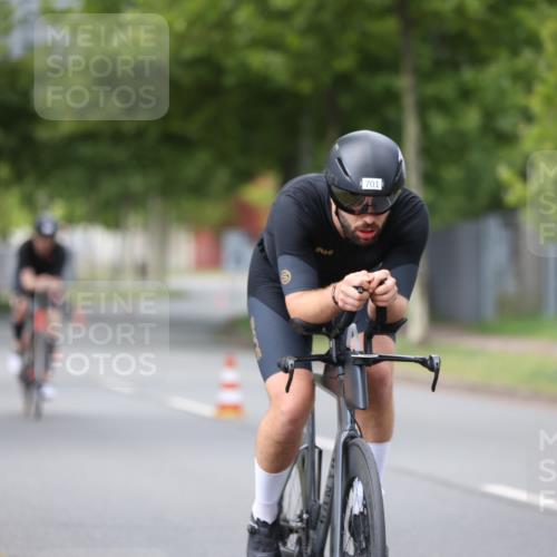10.08.2025 - GEWOBA Citytriathlon Bremen Yannick Fuchs http://msf.ph/oto/8543870 10.08.2025 12:52:23 Radfahren 599, 603, 639, 701, 708, 834, 858, 891, 905, 1037 meine-sportfotos.de