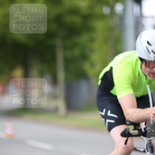 10.08.2025 - GEWOBA Citytriathlon Bremen Yannick Fuchs http://msf.ph/oto/8543890 10.08.2025 12:52:25 Radfahren 599, 603, 639, 701, 834, 858, 891, 905, 1037 meine-sportfotos.de