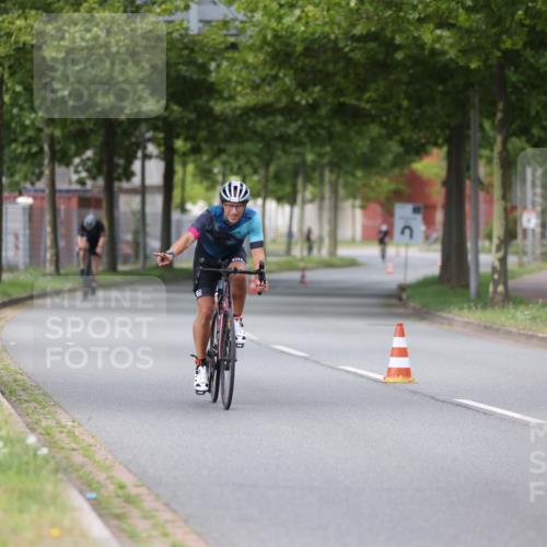 10.08.2025 - GEWOBA Citytriathlon Bremen Yannick Fuchs http://msf.ph/oto/8543893 10.08.2025 12:52:26 Radfahren 599, 603, 639, 701, 834, 858, 891, 1037 meine-sportfotos.de