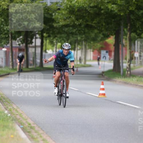10.08.2025 - GEWOBA Citytriathlon Bremen Yannick Fuchs http://msf.ph/oto/8543896 10.08.2025 12:52:26 Radfahren 599, 603, 639, 701, 834, 858, 891, 1037 meine-sportfotos.de