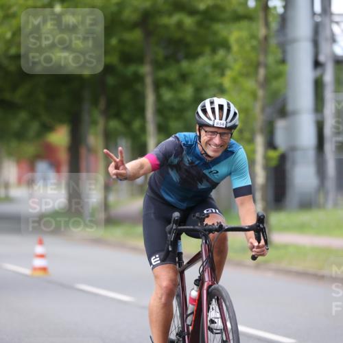 10.08.2025 - GEWOBA Citytriathlon Bremen Yannick Fuchs http://msf.ph/oto/8543914 10.08.2025 12:52:27 Radfahren 599, 603, 639, 701, 834, 858, 891, 1037 meine-sportfotos.de