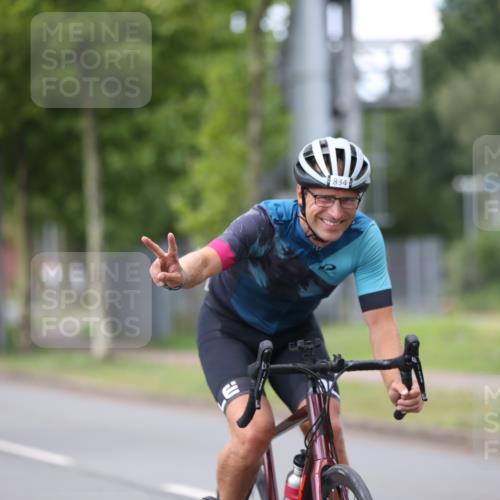 10.08.2025 - GEWOBA Citytriathlon Bremen Yannick Fuchs http://msf.ph/oto/8543916 10.08.2025 12:52:27 Radfahren 599, 603, 639, 701, 834, 858, 891, 1037 meine-sportfotos.de