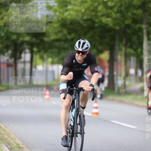 10.08.2025 - GEWOBA Citytriathlon Bremen Yannick Fuchs http://msf.ph/oto/8543929 10.08.2025 12:52:31 Radfahren 579, 599, 603, 639, 686, 701, 834, 858, 891 meine-sportfotos.de