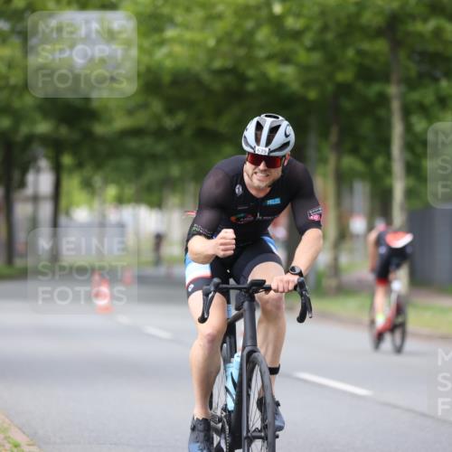 10.08.2025 - GEWOBA Citytriathlon Bremen Yannick Fuchs http://msf.ph/oto/8543931 10.08.2025 12:52:31 Radfahren 579, 599, 603, 639, 686, 701, 834, 858, 891 meine-sportfotos.de