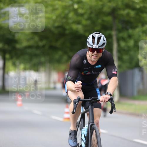 10.08.2025 - GEWOBA Citytriathlon Bremen Yannick Fuchs http://msf.ph/oto/8543935 10.08.2025 12:52:31 Radfahren 579, 599, 603, 639, 686, 701, 834, 858, 891 meine-sportfotos.de