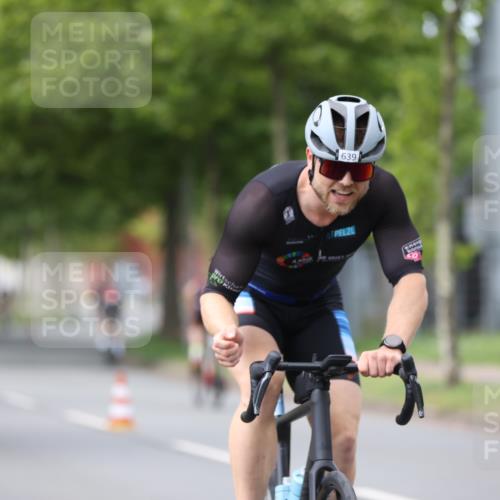 10.08.2025 - GEWOBA Citytriathlon Bremen Yannick Fuchs http://msf.ph/oto/8543937 10.08.2025 12:52:31 Radfahren 579, 599, 603, 639, 686, 701, 834, 858, 891 meine-sportfotos.de