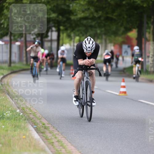 10.08.2025 - GEWOBA Citytriathlon Bremen Yannick Fuchs http://msf.ph/oto/8543947 10.08.2025 12:52:41 Radfahren 565, 579, 635, 639, 642, 686, 763, 915, 919, 956 meine-sportfotos.de
