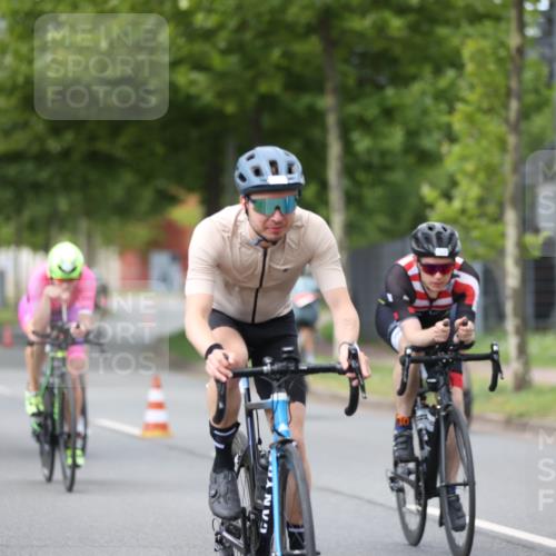 10.08.2025 - GEWOBA Citytriathlon Bremen Yannick Fuchs http://msf.ph/oto/8543972 10.08.2025 12:52:44 Radfahren 565, 579, 635, 639, 642, 686, 763, 915, 919, 956 meine-sportfotos.de