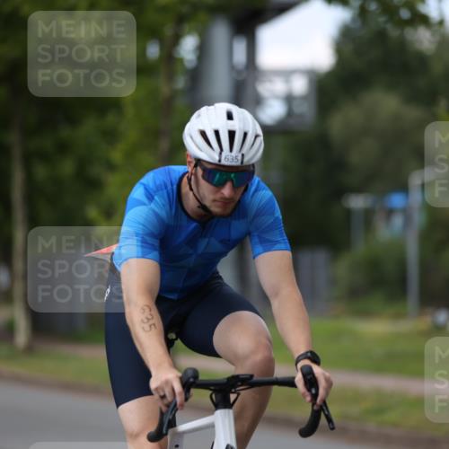 10.08.2025 - GEWOBA Citytriathlon Bremen Yannick Fuchs http://msf.ph/oto/8544016 10.08.2025 12:52:52 Radfahren 565, 579, 635, 642, 686, 763, 895, 915, 919, 956 meine-sportfotos.de