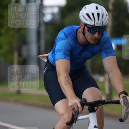 10.08.2025 - GEWOBA Citytriathlon Bremen Yannick Fuchs http://msf.ph/oto/8544021 10.08.2025 12:52:52 Radfahren 565, 579, 635, 642, 686, 763, 895, 915, 919, 956 meine-sportfotos.de