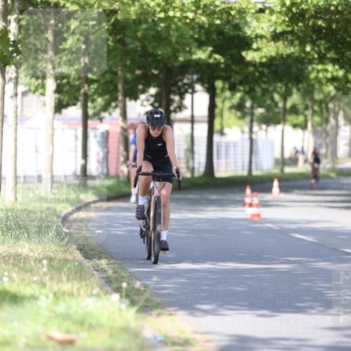 10.08.2025 - GEWOBA Citytriathlon Bremen Yannick Fuchs http://msf.ph/oto/8544027 10.08.2025 10:55:40 Radfahren 117, 444, 480 meine-sportfotos.de