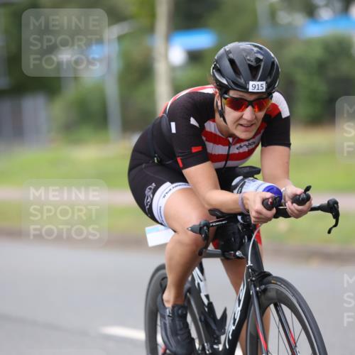 10.08.2025 - GEWOBA Citytriathlon Bremen Yannick Fuchs http://msf.ph/oto/8544033 10.08.2025 12:52:55 Radfahren 565, 635, 642, 686, 763, 833, 895, 915, 919, 956 meine-sportfotos.de