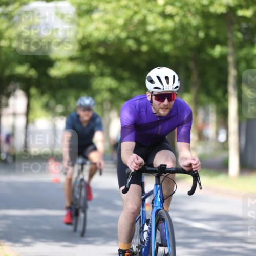10.08.2025 - GEWOBA Citytriathlon Bremen Yannick Fuchs http://msf.ph/oto/8544086 10.08.2025 10:55:55 Radfahren 93, 117, 119, 207, 480, 485 meine-sportfotos.de