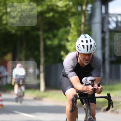 10.08.2025 - GEWOBA Citytriathlon Bremen Yannick Fuchs http://msf.ph/oto/8544119 10.08.2025 12:53:24 Radfahren 570, 631, 734, 759, 872, 902, 933, 966, 1035 meine-sportfotos.de