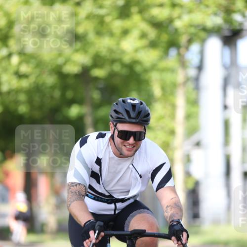 10.08.2025 - GEWOBA Citytriathlon Bremen Yannick Fuchs http://msf.ph/oto/8544128 10.08.2025 10:56:04 Radfahren 69, 93, 99, 119, 207, 429, 464, 466, 485, 497 meine-sportfotos.de