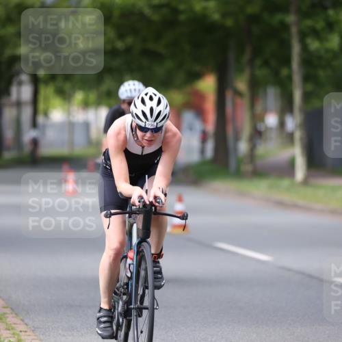 10.08.2025 - GEWOBA Citytriathlon Bremen Yannick Fuchs http://msf.ph/oto/8544147 10.08.2025 12:53:29 Radfahren 570, 631, 734, 759, 872, 902, 933, 966, 1035 meine-sportfotos.de