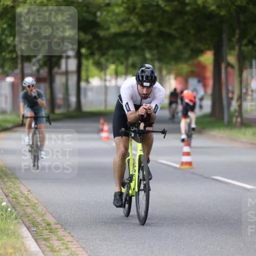 10.08.2025 - GEWOBA Citytriathlon Bremen Yannick Fuchs http://msf.ph/oto/8544160 10.08.2025 12:53:31 Radfahren 570, 631, 759, 872, 902, 933, 966, 1035 meine-sportfotos.de