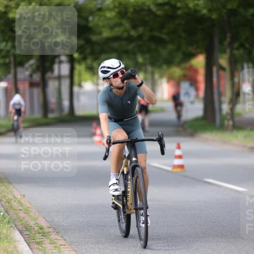 10.08.2025 - GEWOBA Citytriathlon Bremen Yannick Fuchs http://msf.ph/oto/8544175 10.08.2025 12:53:33 Radfahren 631, 759, 872, 902, 933, 966, 1035 meine-sportfotos.de